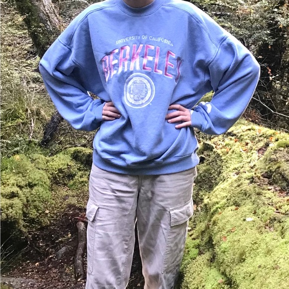 Blue Berkeley 📚design sweat shirt - Picture 2 of 5
